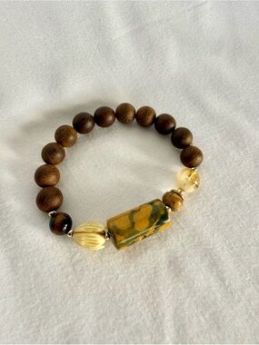 Made in Hawaii Koa
Wood Bead Bracelet with Yellow Stone